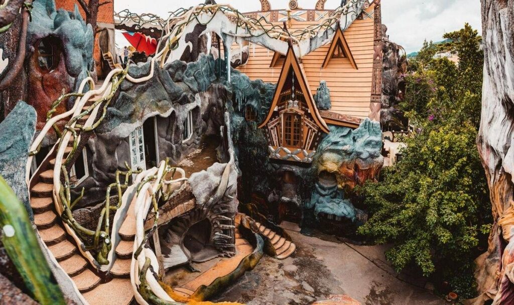 Crazy House отель